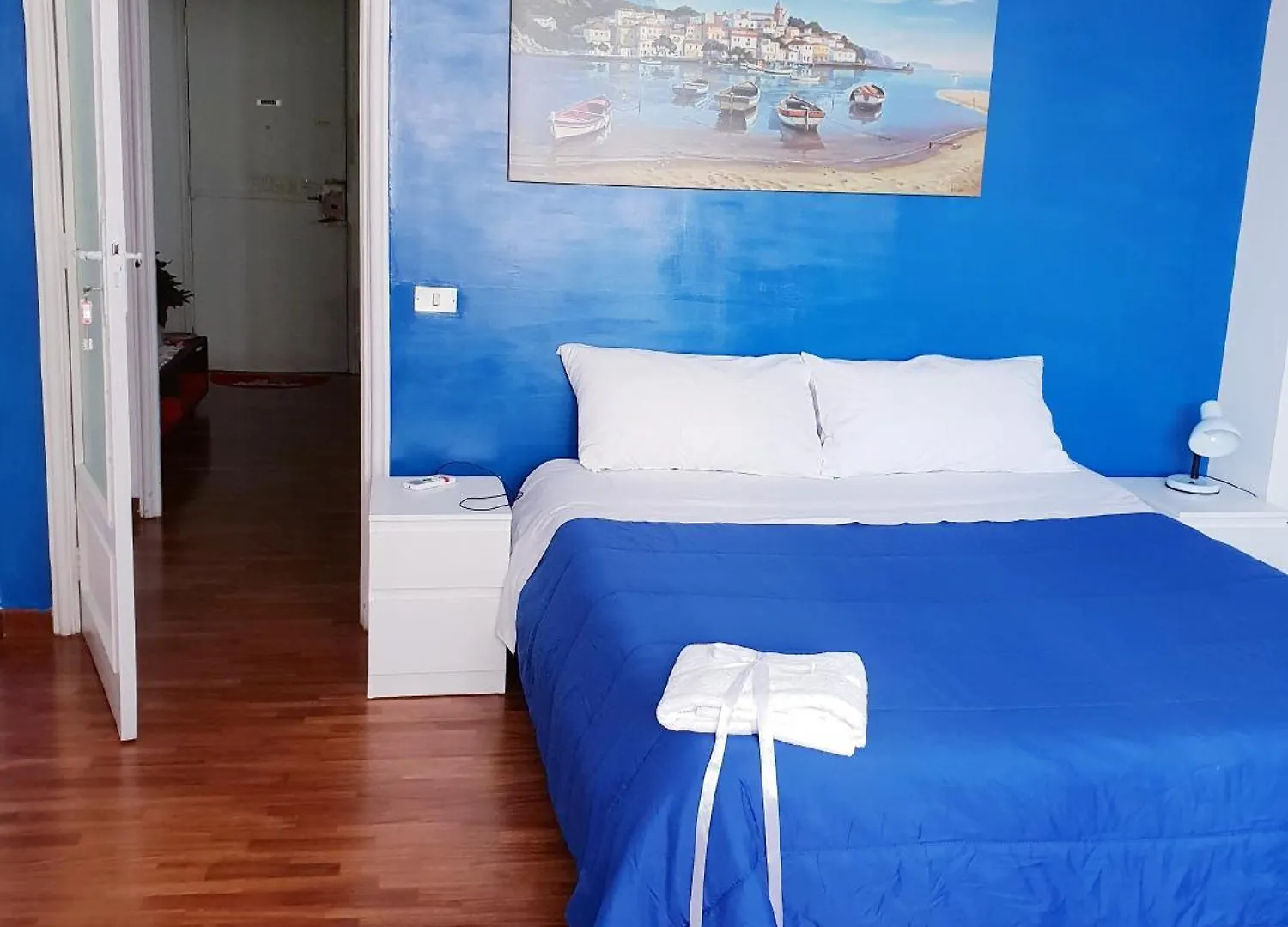 Blue Crystal Napoli Rooms 0*, Naples