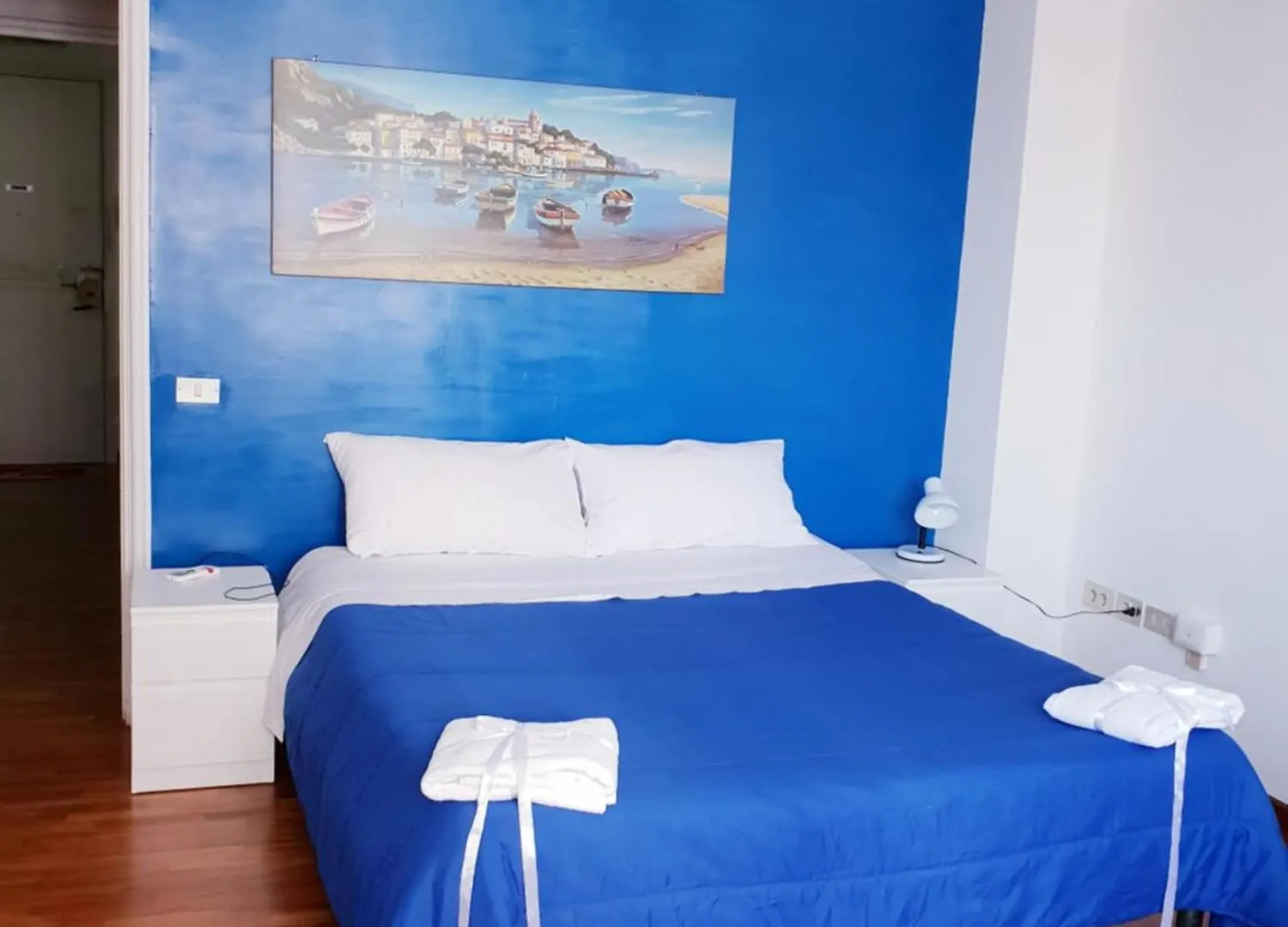 Blue Crystal Napoli Rooms 0*, Naples