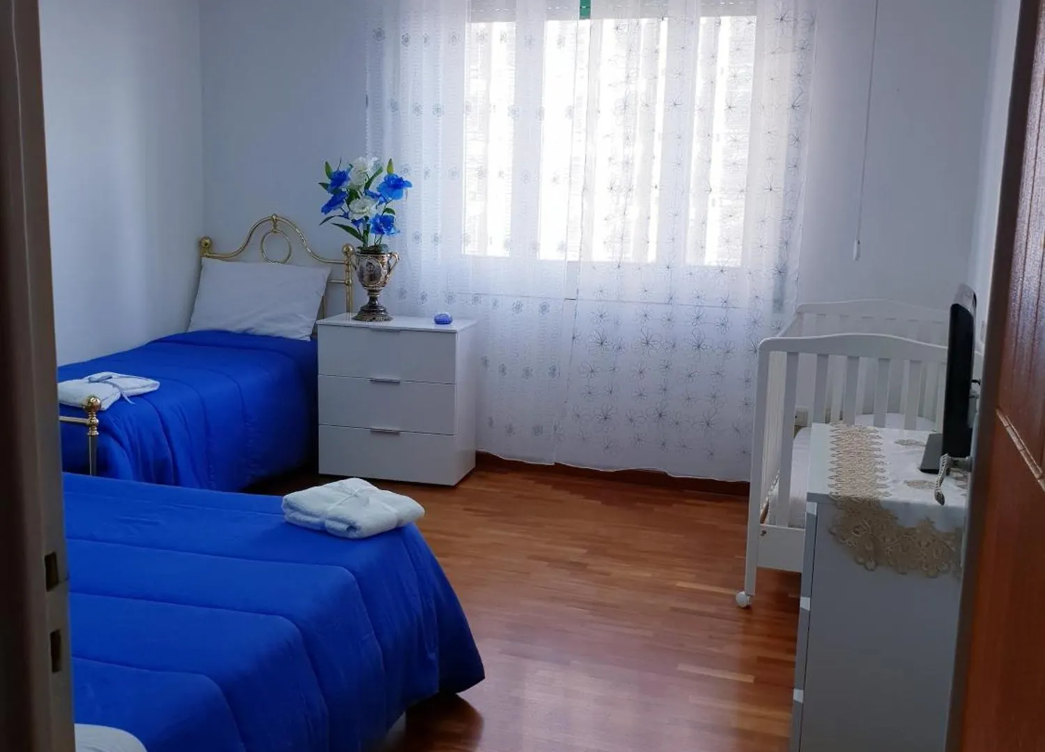 Blue Crystal Napoli Rooms